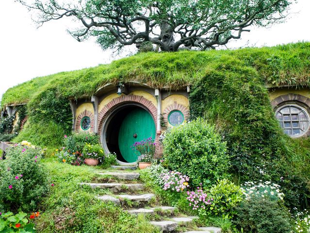 In Nieuw Zeeland staat dit Hobbit-huis, speciaal gebouwd voor de Lord of the Rings-films.