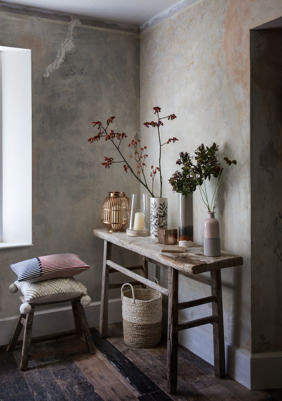 Sidetable met muur in betonlook