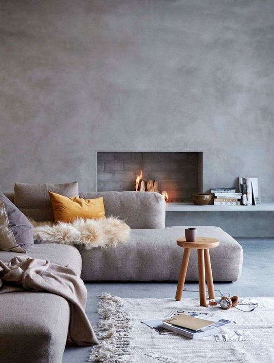 Woonkamer met muur in betonlook